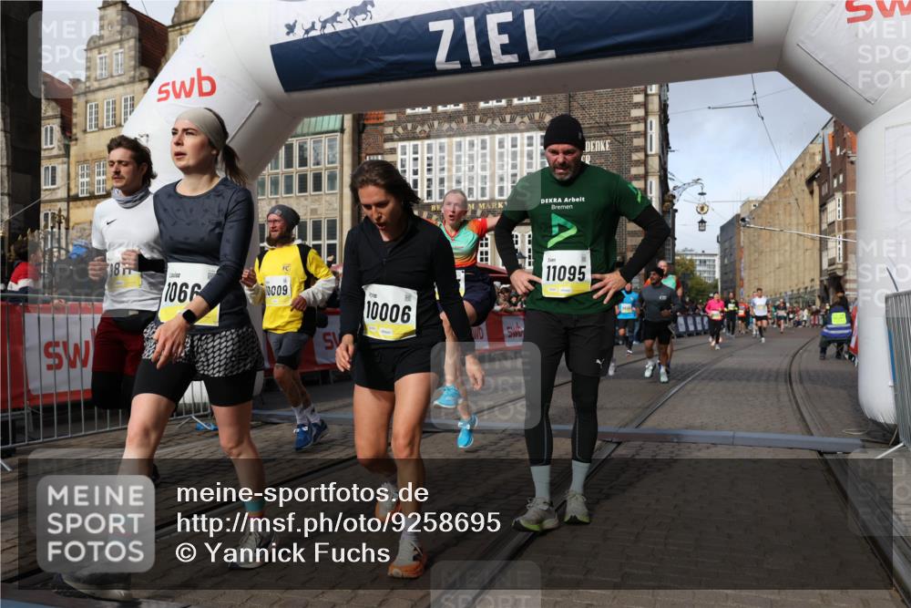 05.10.2025 - 20. swb-Marathon Bremen Yannick Fuchs http://msf.ph/oto/9258695 05.10.2025 10:56:17 Ziel 9541, 9811, 9855, 9968, 10006, 10009, 10394, 10641, 10664, 10675, 10989, 11095, 11366, 11620, 11626, 11630, 11693 meine-sportfotos.de
