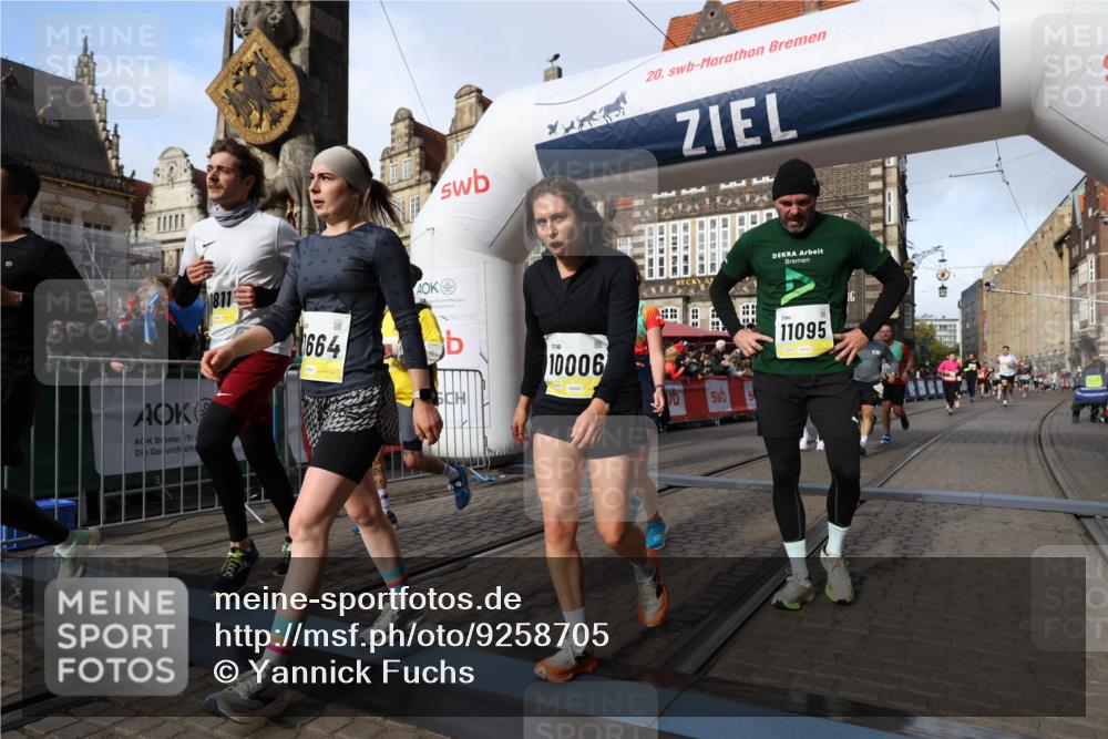 05.10.2025 - 20. swb-Marathon Bremen Yannick Fuchs http://msf.ph/oto/9258705 05.10.2025 10:56:17 Ziel 9541, 9811, 9855, 9968, 10006, 10009, 10394, 10641, 10664, 10675, 10989, 11095, 11366, 11620, 11626, 11630, 11693 meine-sportfotos.de