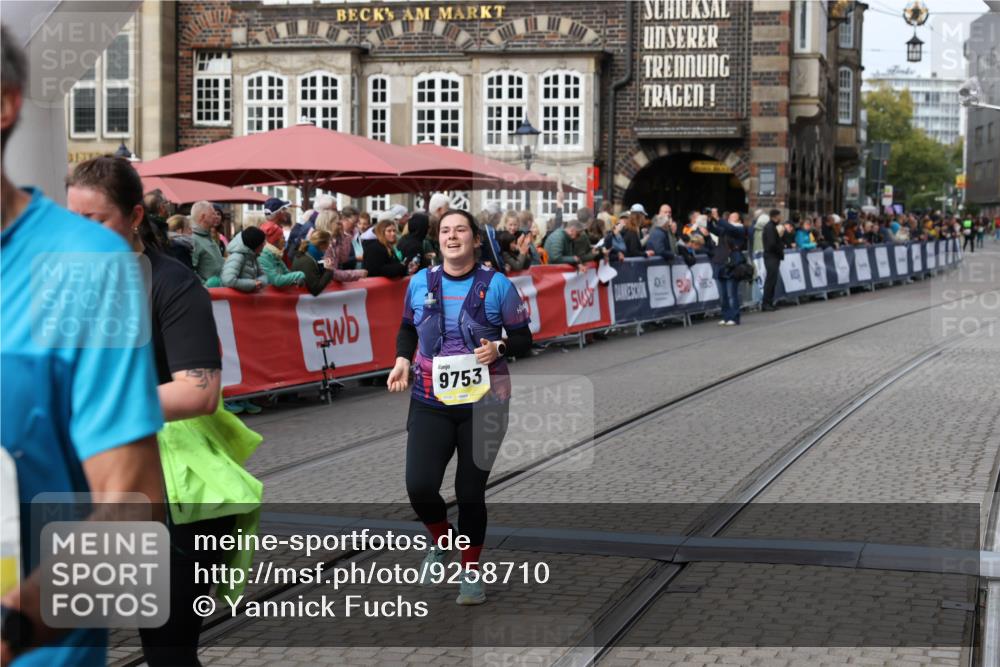 05.10.2025 - 20. swb-Marathon Bremen Yannick Fuchs http://msf.ph/oto/9258710 05.10.2025 11:16:47 Ziel 9301, 9563, 9753, 11020, 11182, 11438 meine-sportfotos.de