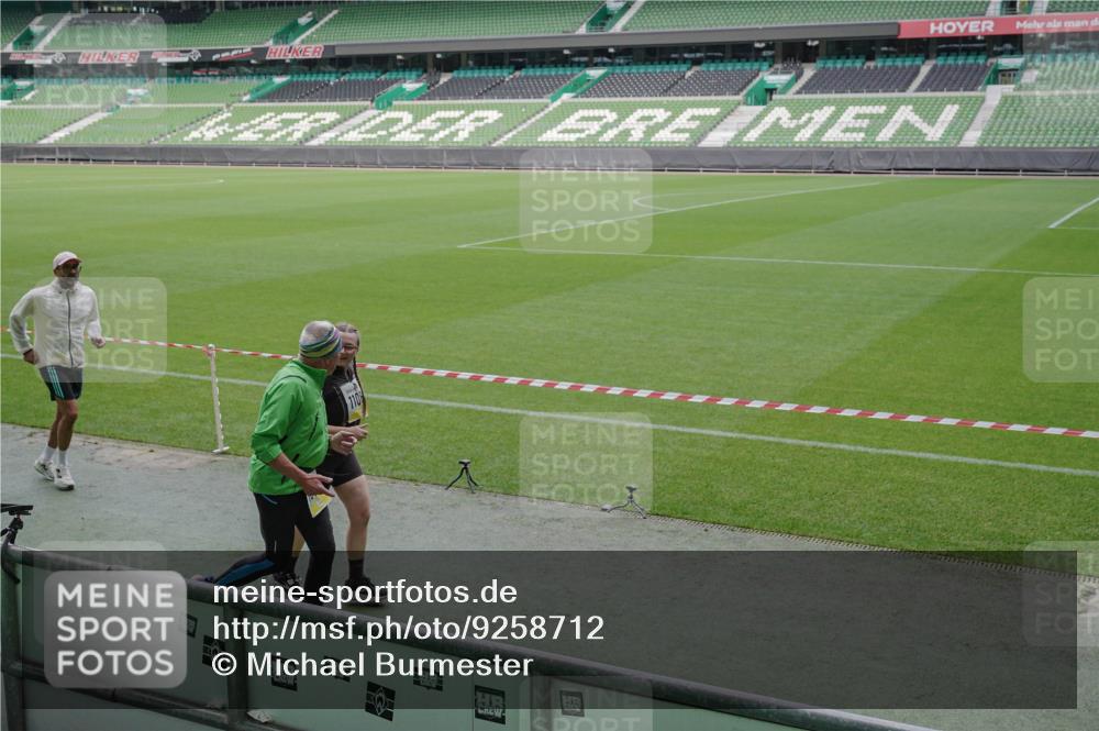05.10.2025 - 20. swb-Marathon Bremen Michael Burmester http://msf.ph/oto/9258712 05.10.2025 10:46:22 Laufen im Stadion 7014, 7410, 9301, 9420, 9465, 9643, 9695, 9818, 9838, 9869, 9891, 9959, 10023, 10083, 10220, 10312, 10450, 10465, 10496, 10564, 10575, 10721, 10736, 10756, 10759, 10832, 10949, 10976, 10994, 11008, 11020, 11029, 11036, 11068, 11082, 11107, 11182, 11332, 11358, 11438, 11555, 11652, 11653, 9203, 10186, 10201, 10472, 10602, 10728 meine-sportfotos.de