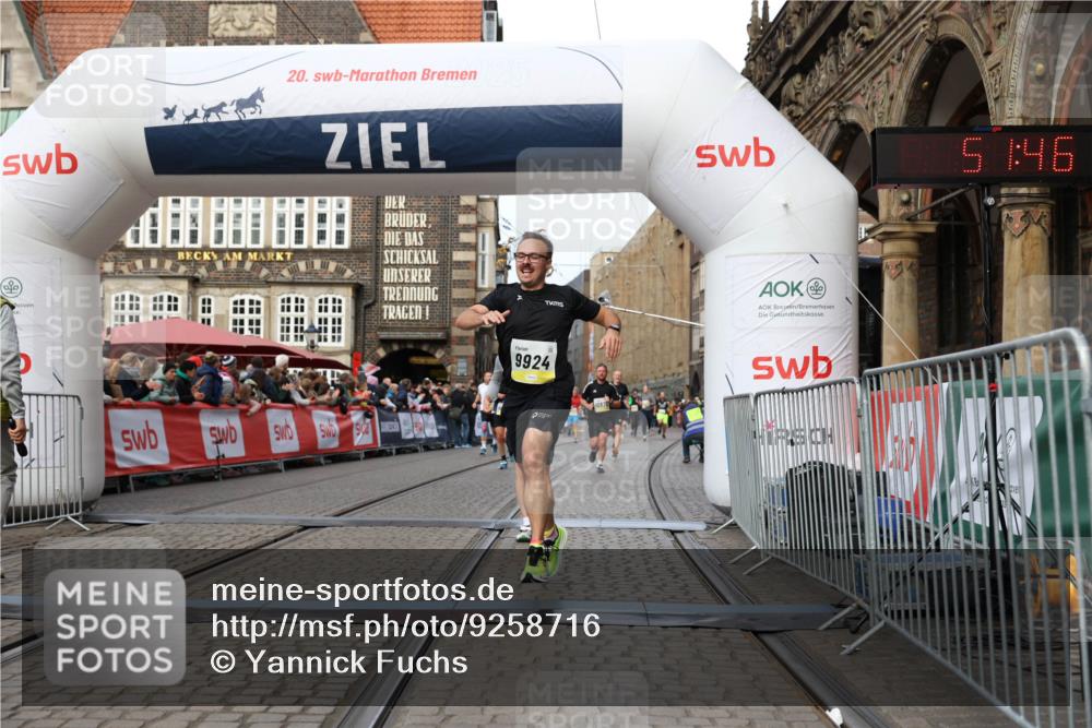 05.10.2025 - 20. swb-Marathon Bremen Yannick Fuchs http://msf.ph/oto/9258716 05.10.2025 10:47:41 Ziel 9244, 9339, 9924, 10073, 10319, 10850, 10875, 10947, 10951 meine-sportfotos.de
