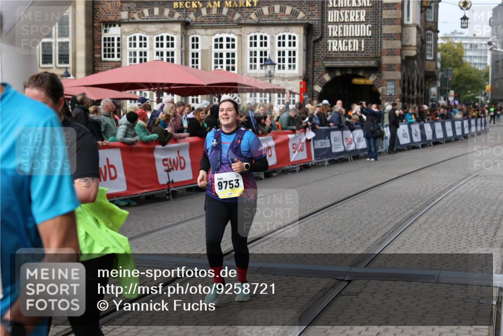 05.10.2025 - 20. swb-Marathon Bremen Yannick Fuchs http://msf.ph/oto/9258721 05.10.2025 11:16:47 Ziel 9301, 9563, 9753, 11020, 11182, 11438 meine-sportfotos.de