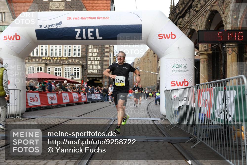 05.10.2025 - 20. swb-Marathon Bremen Yannick Fuchs http://msf.ph/oto/9258722 05.10.2025 10:47:41 Ziel 9244, 9339, 9924, 10073, 10319, 10850, 10875, 10947, 10951 meine-sportfotos.de