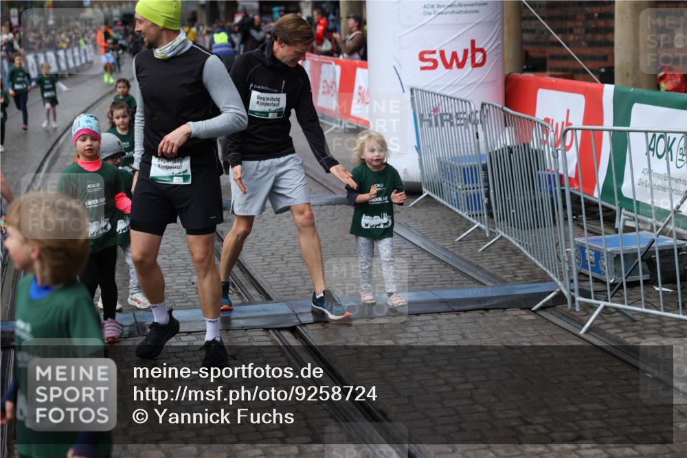 05.10.2025 - 20. swb-Marathon Bremen Yannick Fuchs http://msf.ph/oto/9258724 05.10.2025 15:23:07 Ziel  meine-sportfotos.de