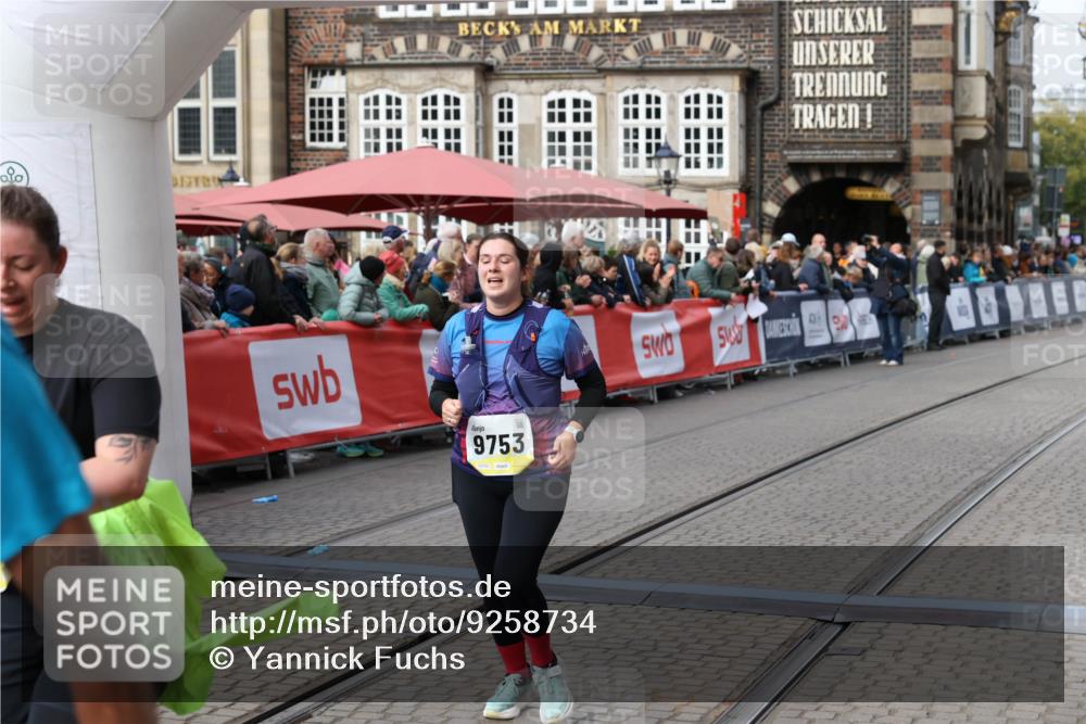 05.10.2025 - 20. swb-Marathon Bremen Yannick Fuchs http://msf.ph/oto/9258734 05.10.2025 11:16:47 Ziel 9301, 9563, 9753, 11020, 11182, 11438 meine-sportfotos.de