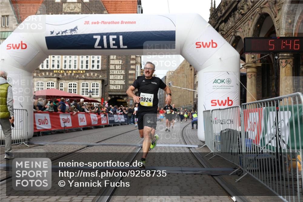 05.10.2025 - 20. swb-Marathon Bremen Yannick Fuchs http://msf.ph/oto/9258735 05.10.2025 10:47:41 Ziel 9244, 9339, 9924, 10073, 10319, 10850, 10875, 10947, 10951 meine-sportfotos.de