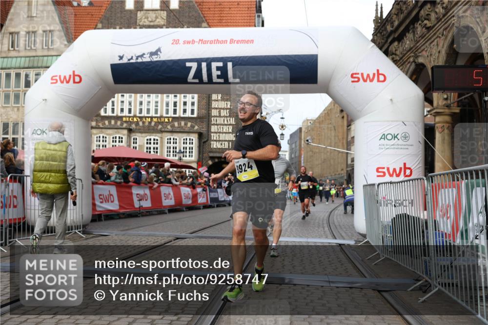 05.10.2025 - 20. swb-Marathon Bremen Yannick Fuchs http://msf.ph/oto/9258747 05.10.2025 10:47:42 Ziel 9339, 9924, 10073, 10319, 10850, 10875, 10947, 11330 meine-sportfotos.de