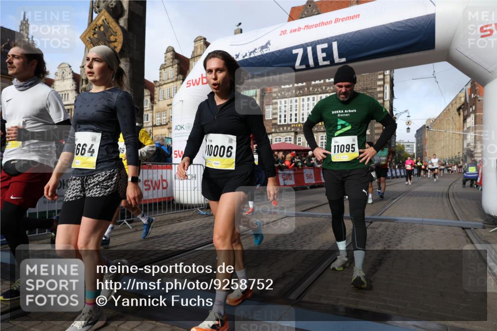 05.10.2025 - 20. swb-Marathon Bremen Yannick Fuchs http://msf.ph/oto/9258752 05.10.2025 10:56:17 Ziel 9541, 9811, 9855, 9968, 10006, 10009, 10394, 10641, 10664, 10675, 10989, 11095, 11366, 11620, 11626, 11630, 11693 meine-sportfotos.de