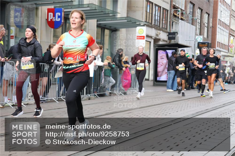 05.10.2025 - 20. swb-Marathon Bremen Strokosch-Dieckow http://msf.ph/oto/9258753 05.10.2025 10:59:16 Ziel 9473, 9609, 9737, 9991, 10209, 10391, 10420, 10760, 10809, 11251, 11267, 11456, 11582, 11657, 11720, 11728, 9473, 9609, 9737, 9991, 10209, 10391, 10420, 10760, 10809, 11251, 11267, 11456, 11582, 11657, 11720, 11728 meine-sportfotos.de