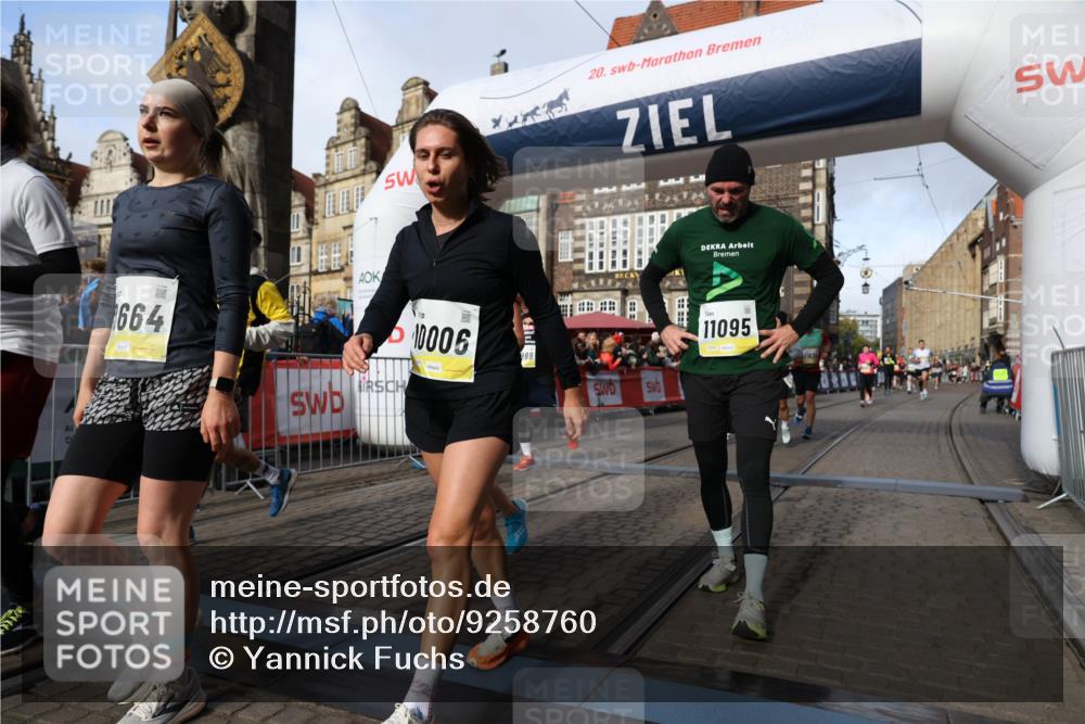 05.10.2025 - 20. swb-Marathon Bremen Yannick Fuchs http://msf.ph/oto/9258760 05.10.2025 10:56:17 Ziel 9541, 9811, 9855, 9968, 10006, 10009, 10394, 10641, 10664, 10675, 10989, 11095, 11366, 11620, 11626, 11630, 11693 meine-sportfotos.de