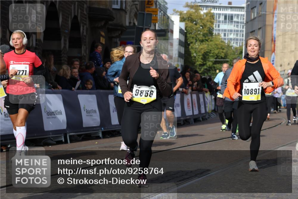 05.10.2025 - 20. swb-Marathon Bremen Strokosch-Dieckow http://msf.ph/oto/9258764 05.10.2025 11:04:54 Ziel 9220, 9409, 9530, 9660, 9813, 9866, 10684, 10771, 10891, 11090, 11180, 11315, 11372, 11478, 11559, 11636 meine-sportfotos.de