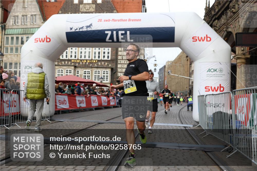 05.10.2025 - 20. swb-Marathon Bremen Yannick Fuchs http://msf.ph/oto/9258765 05.10.2025 10:47:42 Ziel 9339, 9924, 10073, 10319, 10850, 10875, 10947, 11330 meine-sportfotos.de