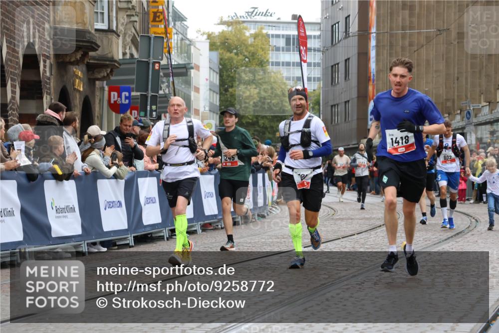 05.10.2025 - 20. swb-Marathon Bremen Strokosch-Dieckow http://msf.ph/oto/9258772 05.10.2025 12:55:52 Ziel 787, 902, 1245, 1418, 2268, 4375, 5595 meine-sportfotos.de