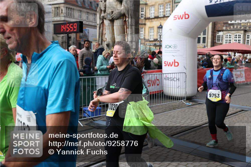 05.10.2025 - 20. swb-Marathon Bremen Yannick Fuchs http://msf.ph/oto/9258776 05.10.2025 11:16:48 Ziel 9301, 9563, 9753, 11020, 11182, 11438 meine-sportfotos.de