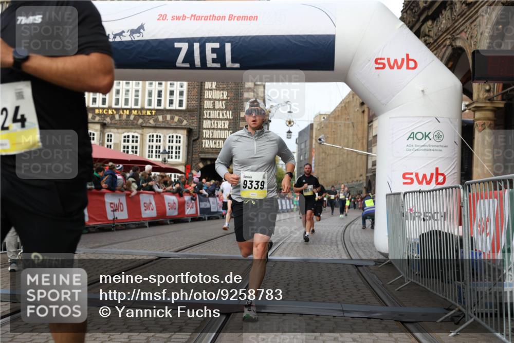 05.10.2025 - 20. swb-Marathon Bremen Yannick Fuchs http://msf.ph/oto/9258783 05.10.2025 10:47:42 Ziel 9339, 9924, 10073, 10319, 10850, 10875, 10947, 11330 meine-sportfotos.de