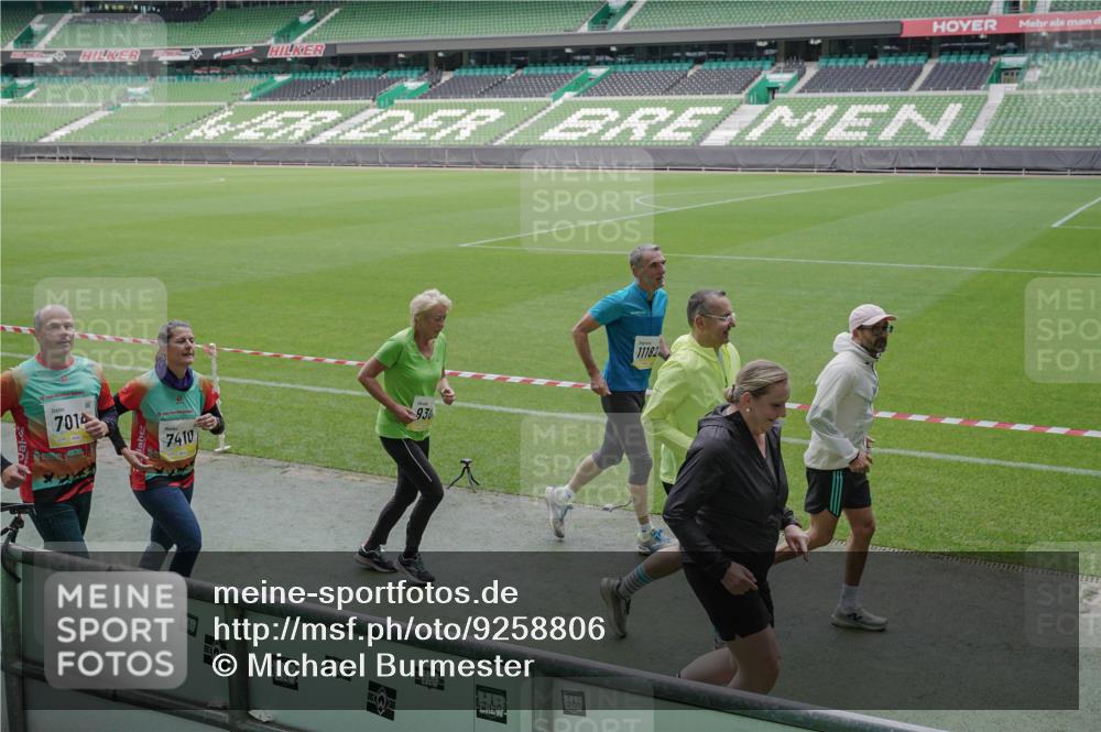 05.10.2025 - 20. swb-Marathon Bremen Michael Burmester http://msf.ph/oto/9258806 05.10.2025 10:46:24 Laufen im Stadion 7014, 7410, 9301, 9420, 9465, 9643, 9695, 9818, 9838, 9869, 9891, 9959, 10023, 10083, 10220, 10312, 10450, 10465, 10496, 10564, 10575, 10721, 10736, 10756, 10759, 10832, 10949, 10976, 10994, 11008, 11029, 11036, 11068, 11082, 11107, 11182, 11332, 11358, 11438, 11555, 11652, 11653, 9203, 10186, 10201, 10472, 10602, 10728, 11020, 11029, 11068 meine-sportfotos.de