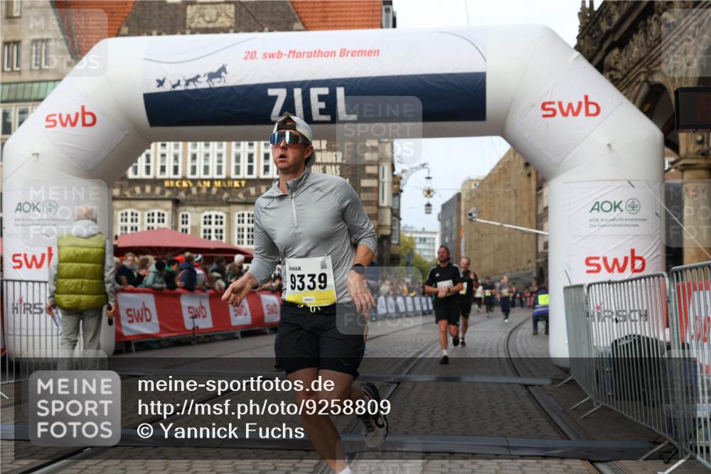 05.10.2025 - 20. swb-Marathon Bremen Yannick Fuchs http://msf.ph/oto/9258809 05.10.2025 10:47:43 Ziel 9339, 9924, 10073, 10850, 10875, 10947, 11330 meine-sportfotos.de