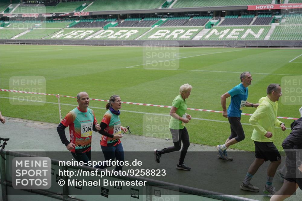 05.10.2025 - 20. swb-Marathon Bremen Michael Burmester http://msf.ph/oto/9258823 05.10.2025 10:46:25 Laufen im Stadion 7014, 7410, 9301, 9420, 9465, 9643, 9695, 9818, 9838, 9869, 9891, 9959, 10023, 10083, 10220, 10312, 10450, 10465, 10496, 10564, 10575, 10721, 10736, 10756, 10759, 10832, 10949, 10976, 10994, 11008, 11036, 11082, 11107, 11182, 11332, 11358, 11438, 11555, 11652, 11653, 9203, 10186, 10201, 10472, 10602, 10728, 11020, 11029, 11068 meine-sportfotos.de