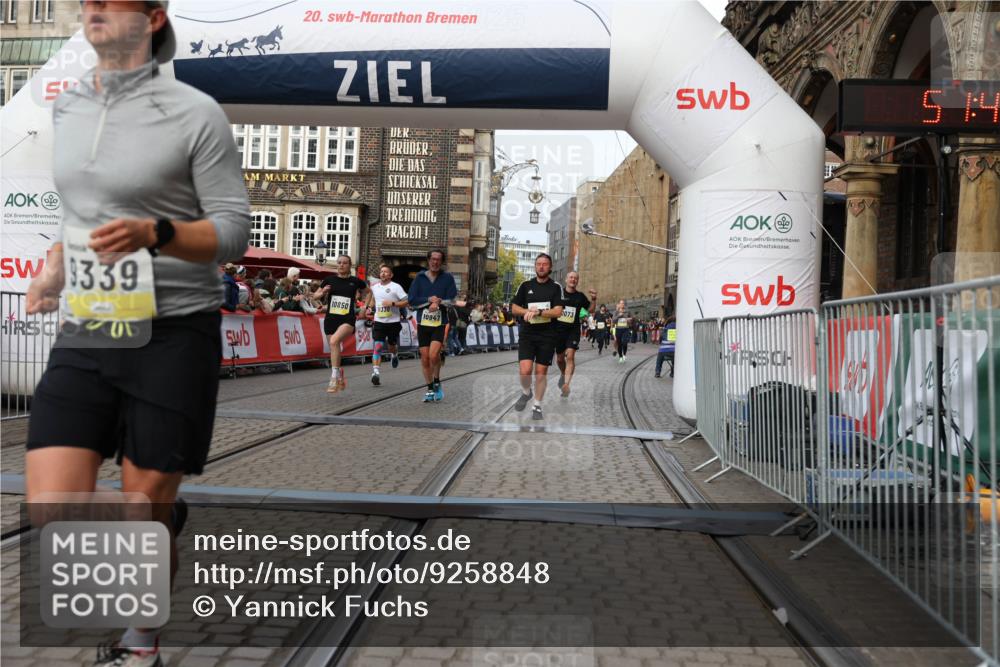05.10.2025 - 20. swb-Marathon Bremen Yannick Fuchs http://msf.ph/oto/9258848 05.10.2025 10:47:43 Ziel 9339, 9924, 10073, 10850, 10875, 10947, 11330 meine-sportfotos.de