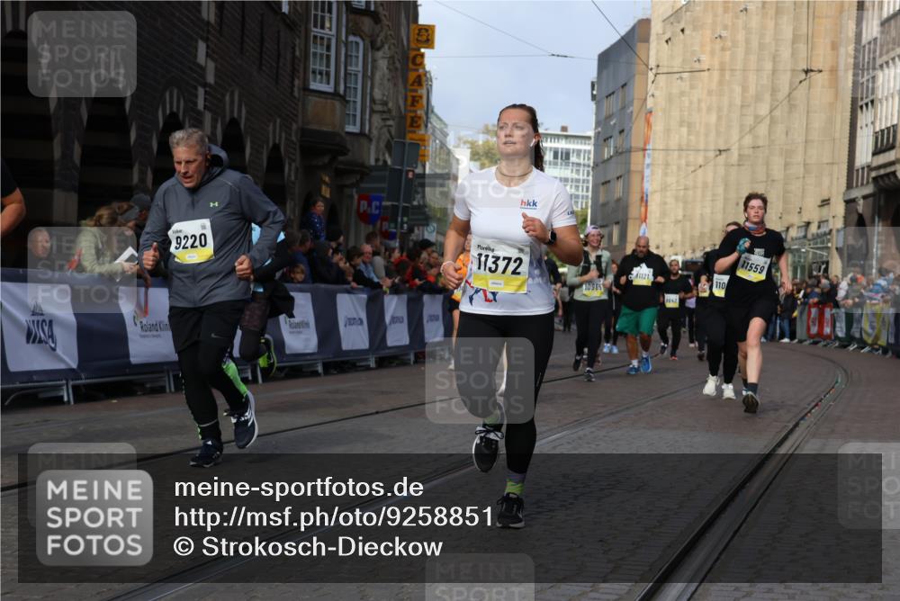 05.10.2025 - 20. swb-Marathon Bremen Strokosch-Dieckow http://msf.ph/oto/9258851 05.10.2025 11:04:58 Ziel 9220, 9409, 9530, 9660, 9813, 10684, 10771, 10965, 11090, 11121, 11171, 11180, 11372, 11412, 11478, 11559 meine-sportfotos.de