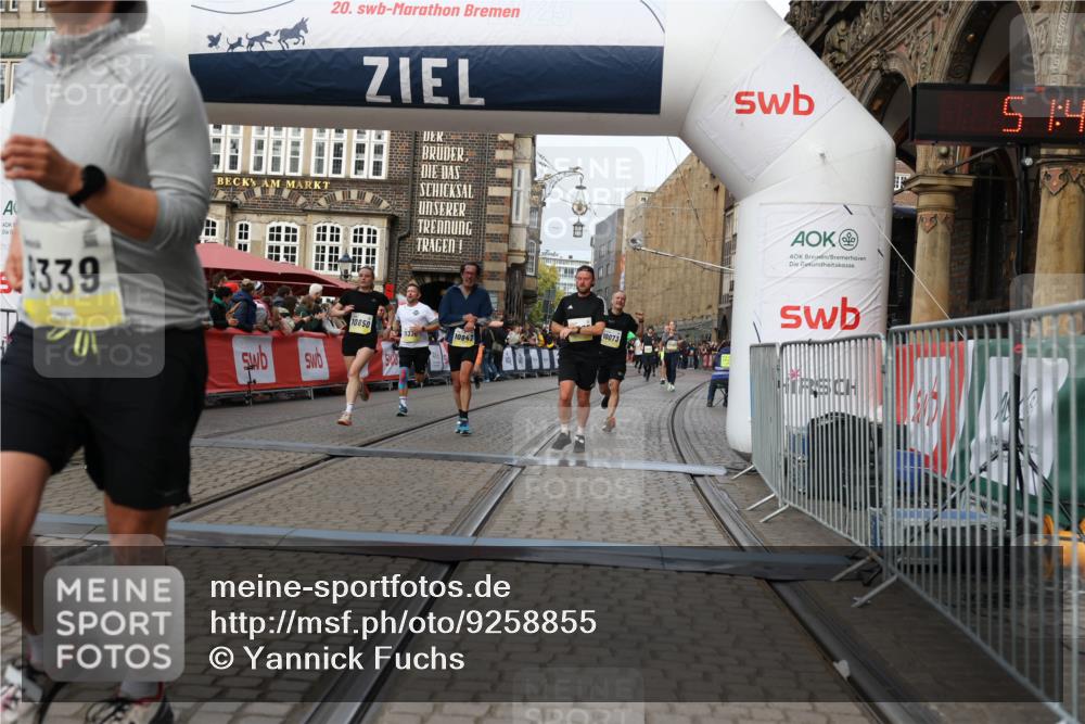 05.10.2025 - 20. swb-Marathon Bremen Yannick Fuchs http://msf.ph/oto/9258855 05.10.2025 10:47:43 Ziel 9339, 9924, 10073, 10850, 10875, 10947, 11330 meine-sportfotos.de