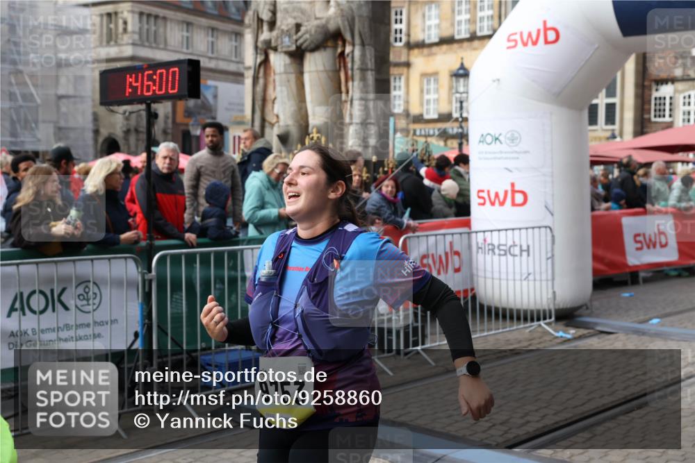 05.10.2025 - 20. swb-Marathon Bremen Yannick Fuchs http://msf.ph/oto/9258860 05.10.2025 11:16:49 Ziel 9301, 9753, 11020, 11182, 11438 meine-sportfotos.de