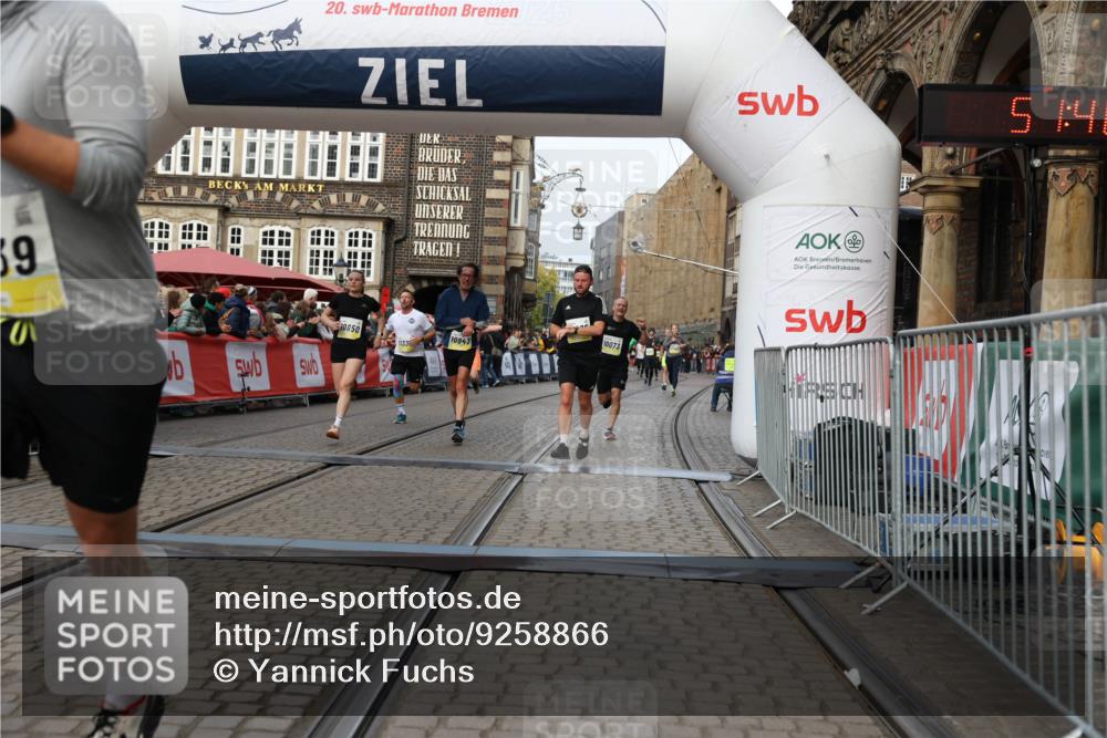 05.10.2025 - 20. swb-Marathon Bremen Yannick Fuchs http://msf.ph/oto/9258866 05.10.2025 10:47:43 Ziel 9339, 9924, 10073, 10850, 10875, 10947, 11330 meine-sportfotos.de