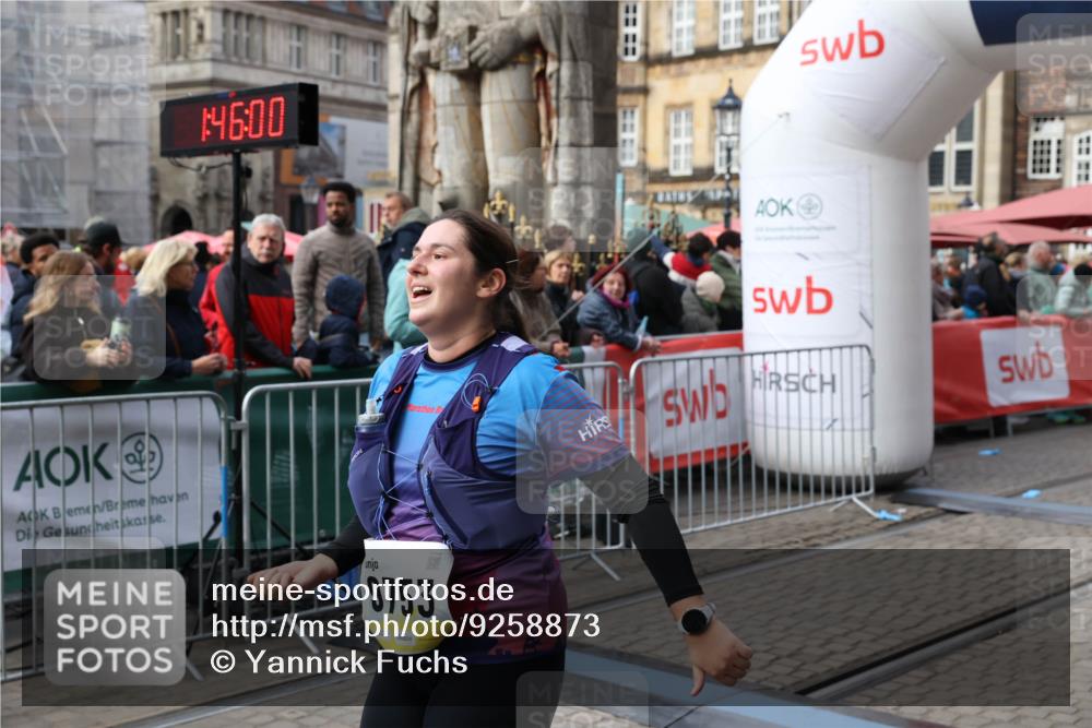 05.10.2025 - 20. swb-Marathon Bremen Yannick Fuchs http://msf.ph/oto/9258873 05.10.2025 11:16:49 Ziel 9301, 9753, 11020, 11182, 11438 meine-sportfotos.de