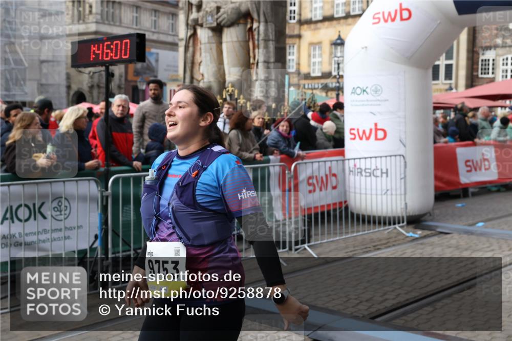 05.10.2025 - 20. swb-Marathon Bremen Yannick Fuchs http://msf.ph/oto/9258878 05.10.2025 11:16:49 Ziel 9301, 9753, 11020, 11182, 11438 meine-sportfotos.de
