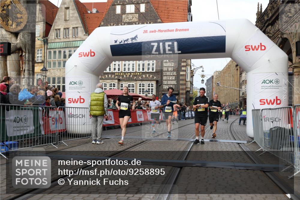 05.10.2025 - 20. swb-Marathon Bremen Yannick Fuchs http://msf.ph/oto/9258895 05.10.2025 10:47:44 Ziel 9339, 9377, 9924, 10073, 10850, 10875, 10947, 11330 meine-sportfotos.de