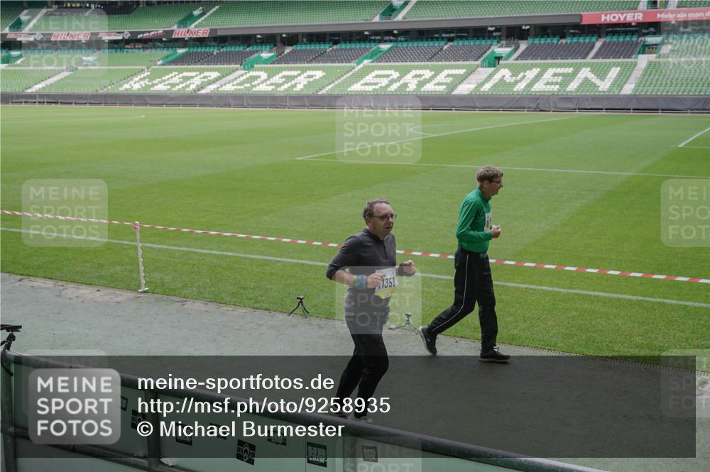 05.10.2025 - 20. swb-Marathon Bremen Michael Burmester http://msf.ph/oto/9258935 05.10.2025 10:46:31 Laufen im Stadion 7014, 7410, 9301, 9420, 9465, 9695, 9818, 9869, 9891, 9959, 10023, 10083, 10220, 10312, 10450, 10465, 10564, 10575, 10721, 10736, 10756, 10759, 10832, 10949, 10994, 11008, 11082, 11107, 11182, 11358, 11438, 11555, 11652, 11653, 9203, 9643, 9838, 10186, 10201, 10472, 10496, 10602, 10976, 11020, 11029, 11036, 11068, 11332 meine-sportfotos.de