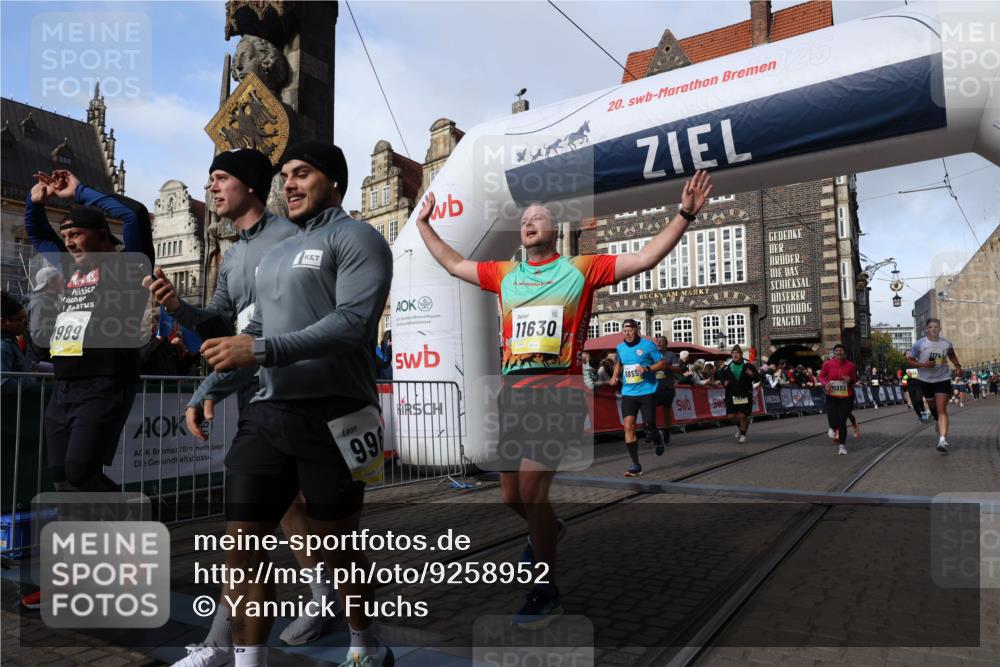 05.10.2025 - 20. swb-Marathon Bremen Yannick Fuchs http://msf.ph/oto/9258952 05.10.2025 10:56:20 Ziel 9258, 9811, 9855, 9968, 10006, 10009, 10664, 10989, 10992, 11095, 11364, 11366, 11620, 11630, 11693, 11741 meine-sportfotos.de