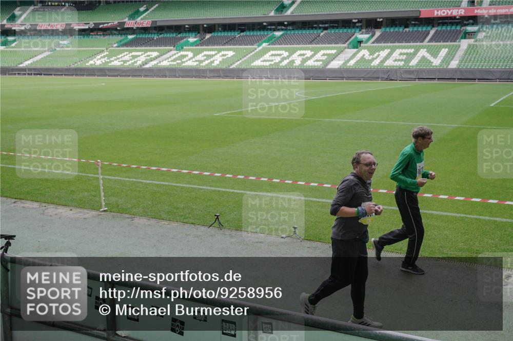 05.10.2025 - 20. swb-Marathon Bremen Michael Burmester http://msf.ph/oto/9258956 05.10.2025 10:46:32 Laufen im Stadion 7014, 7410, 9301, 9420, 9465, 9695, 9818, 9869, 9891, 9959, 10023, 10083, 10220, 10312, 10450, 10465, 10564, 10575, 10721, 10736, 10756, 10759, 10832, 10949, 10994, 11008, 11082, 11107, 11182, 11358, 11438, 11555, 11652, 11653, 9203, 9643, 9838, 10186, 10201, 10472, 10496, 10602, 10976, 11020, 11029, 11036, 11068, 11332 meine-sportfotos.de