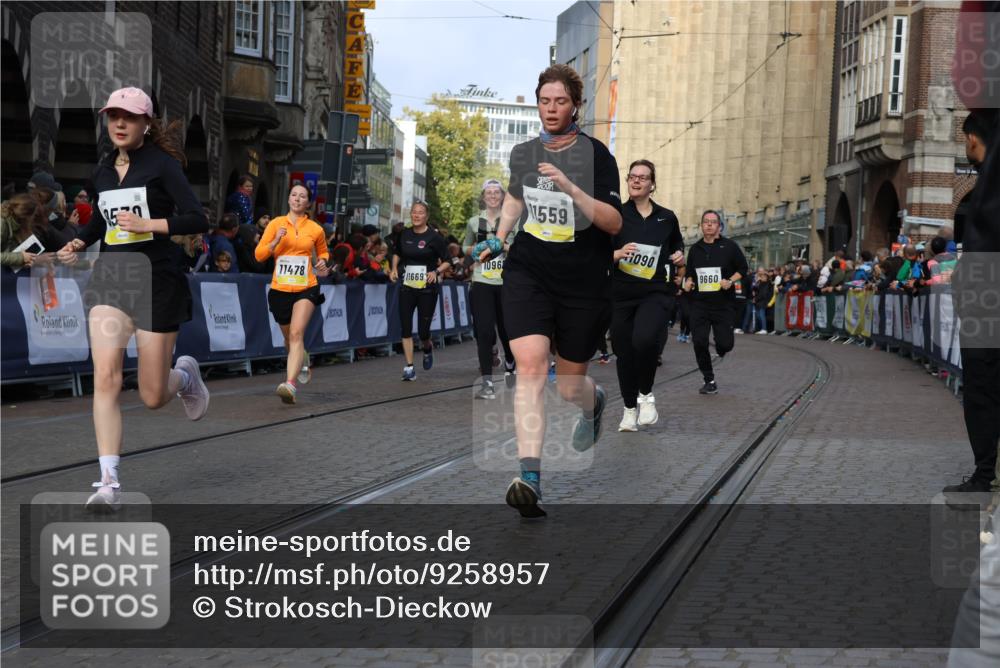 05.10.2025 - 20. swb-Marathon Bremen Strokosch-Dieckow http://msf.ph/oto/9258957 05.10.2025 11:05:00 Ziel 9220, 9409, 9530, 9642, 9660, 10771, 10965, 11090, 11121, 11171, 11180, 11372, 11412, 11478, 11559 meine-sportfotos.de