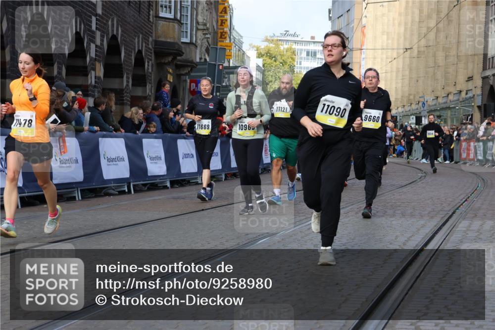 05.10.2025 - 20. swb-Marathon Bremen Strokosch-Dieckow http://msf.ph/oto/9258980 05.10.2025 11:05:01 Ziel 9220, 9409, 9530, 9642, 9660, 9668, 10965, 11016, 11090, 11121, 11171, 11180, 11412, 11478, 11559 meine-sportfotos.de