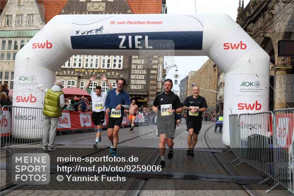 05.10.2025 - 20. swb-Marathon Bremen Yannick Fuchs http://msf.ph/oto/9259006 05.10.2025 10:47:45 Ziel 9339, 9377, 9924, 10073, 10676, 10850, 10875, 10947, 11330, 11409, 11708 meine-sportfotos.de