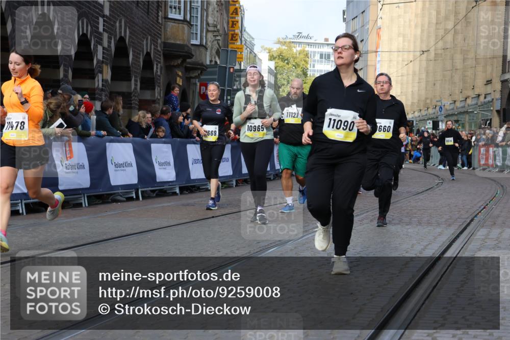 05.10.2025 - 20. swb-Marathon Bremen Strokosch-Dieckow http://msf.ph/oto/9259008 05.10.2025 11:05:02 Ziel 9220, 9409, 9642, 9660, 9668, 10965, 11016, 11090, 11121, 11171, 11180, 11412, 11478 meine-sportfotos.de