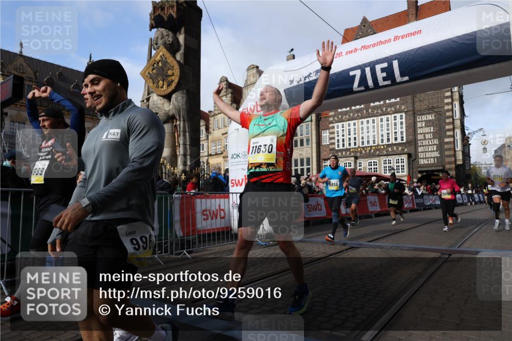 05.10.2025 - 20. swb-Marathon Bremen Yannick Fuchs http://msf.ph/oto/9259016 05.10.2025 10:56:21 Ziel 9258, 9811, 9855, 9968, 10006, 10009, 10989, 10992, 11095, 11364, 11366, 11554, 11620, 11630, 11693, 11741 meine-sportfotos.de