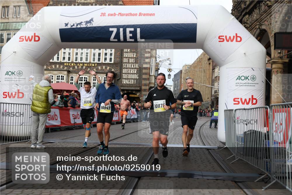 05.10.2025 - 20. swb-Marathon Bremen Yannick Fuchs http://msf.ph/oto/9259019 05.10.2025 10:47:45 Ziel 9339, 9377, 9924, 10073, 10676, 10850, 10875, 10947, 11330, 11409, 11708 meine-sportfotos.de