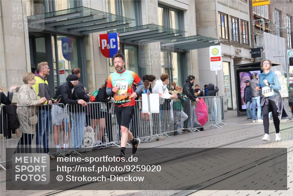 05.10.2025 - 20. swb-Marathon Bremen Strokosch-Dieckow http://msf.ph/oto/9259020 05.10.2025 10:59:29 Ziel 9005, 9378, 9381, 9473, 9612, 9673, 9991, 10209, 10290, 10291, 10311, 10420, 10760, 11267, 11444, 11456, 11582, 11639, 11644, 11720, 9005, 9378, 9381, 9473, 9612, 9673, 9991, 10209, 10290, 10291, 10311, 10420, 10760, 11267, 11444, 11456, 11582, 11639, 11644, 11720 meine-sportfotos.de