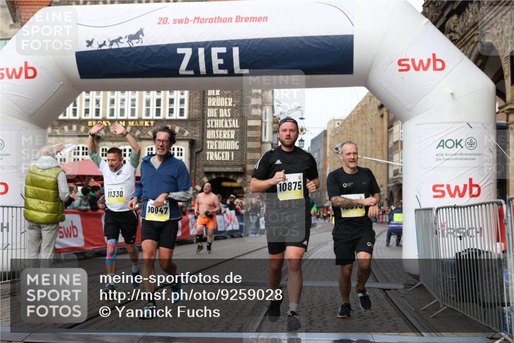 05.10.2025 - 20. swb-Marathon Bremen Yannick Fuchs http://msf.ph/oto/9259028 05.10.2025 10:47:45 Ziel 9339, 9377, 9924, 10073, 10676, 10850, 10875, 10947, 11330, 11409, 11708 meine-sportfotos.de