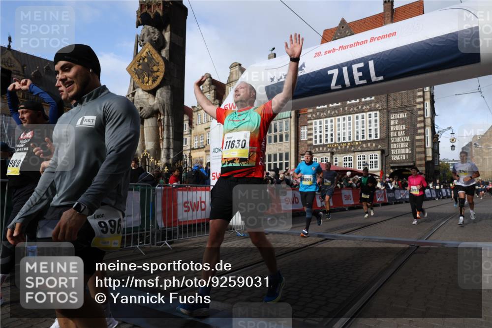 05.10.2025 - 20. swb-Marathon Bremen Yannick Fuchs http://msf.ph/oto/9259031 05.10.2025 10:56:21 Ziel 9258, 9811, 9855, 9968, 10006, 10009, 10989, 10992, 11095, 11364, 11366, 11554, 11620, 11630, 11693, 11741 meine-sportfotos.de
