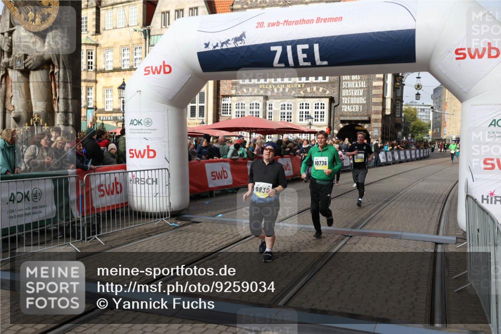 05.10.2025 - 20. swb-Marathon Bremen Yannick Fuchs http://msf.ph/oto/9259034 05.10.2025 11:17:03 Ziel 9698, 9838, 10728, 10736, 10752 meine-sportfotos.de