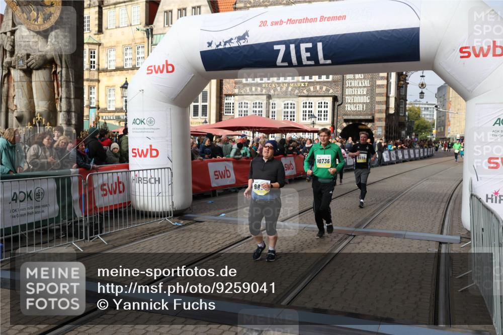 05.10.2025 - 20. swb-Marathon Bremen Yannick Fuchs http://msf.ph/oto/9259041 05.10.2025 11:17:03 Ziel 9698, 9838, 10728, 10736, 10752 meine-sportfotos.de