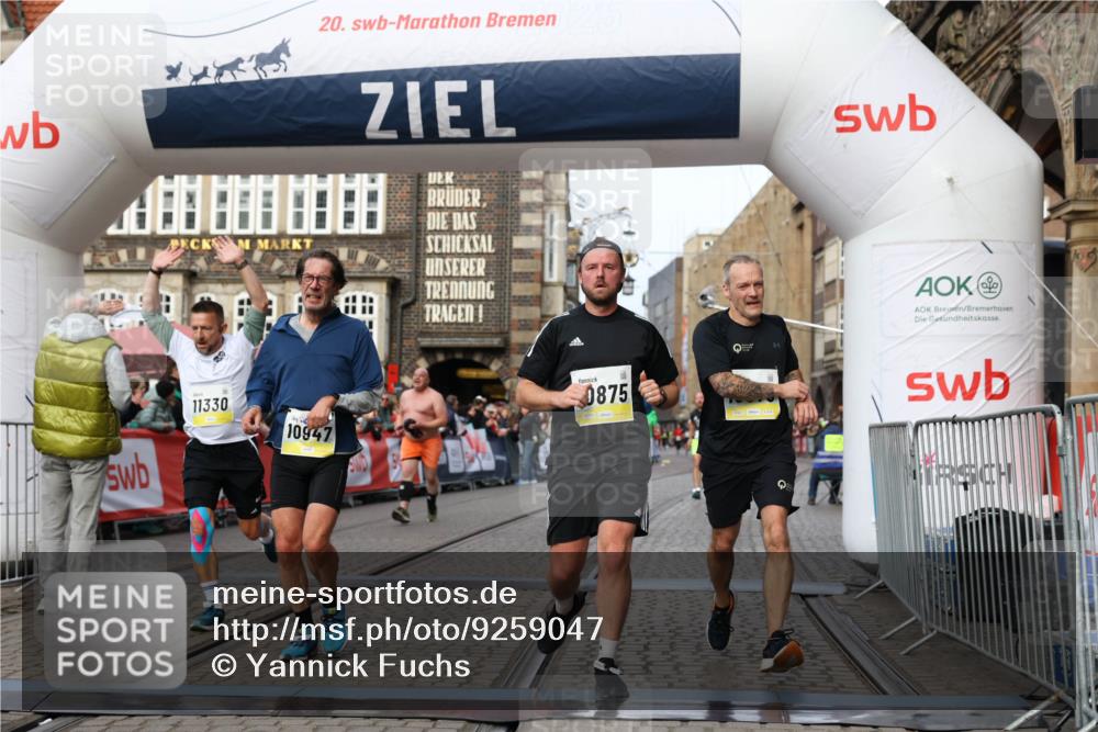 05.10.2025 - 20. swb-Marathon Bremen Yannick Fuchs http://msf.ph/oto/9259047 05.10.2025 10:47:46 Ziel 9339, 9377, 9924, 10073, 10676, 10850, 10875, 10947, 11330, 11409, 11708 meine-sportfotos.de