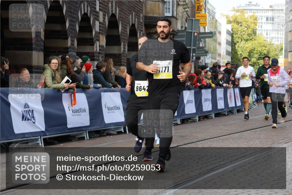 05.10.2025 - 20. swb-Marathon Bremen Strokosch-Dieckow http://msf.ph/oto/9259053 05.10.2025 11:05:06 Ziel 9642, 9668, 9978, 10018, 10021, 10343, 10965, 11016, 11121, 11171, 11323, 11412, 11650 meine-sportfotos.de