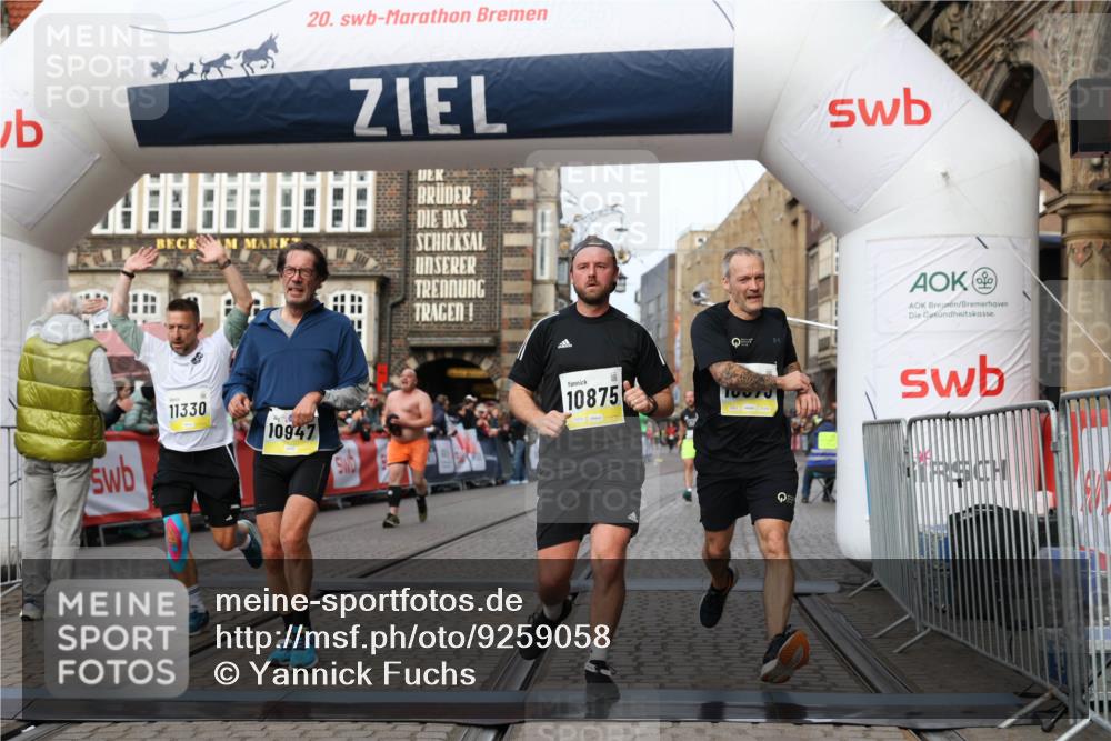 05.10.2025 - 20. swb-Marathon Bremen Yannick Fuchs http://msf.ph/oto/9259058 05.10.2025 10:47:46 Ziel 9339, 9377, 9924, 10073, 10676, 10850, 10875, 10947, 11330, 11409, 11708 meine-sportfotos.de