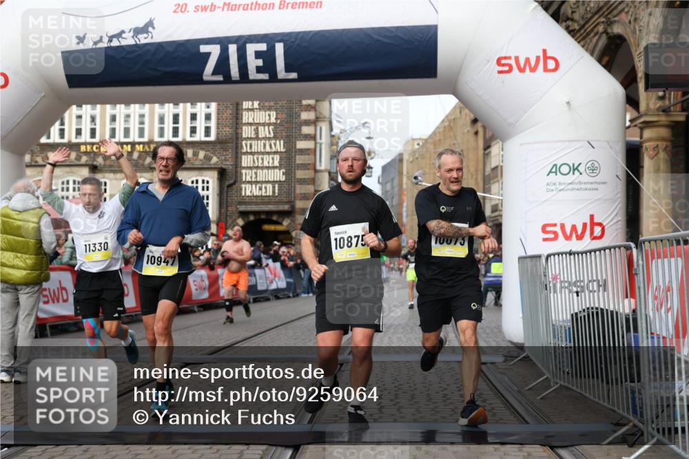 05.10.2025 - 20. swb-Marathon Bremen Yannick Fuchs http://msf.ph/oto/9259064 05.10.2025 10:47:46 Ziel 9339, 9377, 9924, 10073, 10676, 10850, 10875, 10947, 11330, 11409, 11708 meine-sportfotos.de