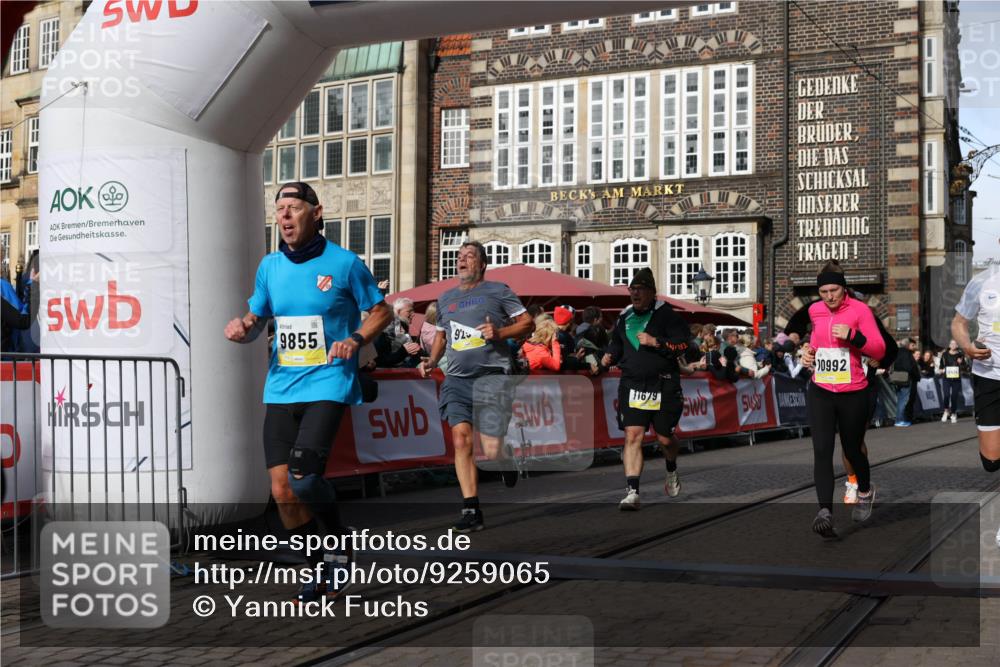 05.10.2025 - 20. swb-Marathon Bremen Yannick Fuchs http://msf.ph/oto/9259065 05.10.2025 10:56:21 Ziel 9258, 9811, 9855, 9968, 10006, 10009, 10989, 10992, 11095, 11364, 11366, 11554, 11620, 11630, 11693, 11741 meine-sportfotos.de
