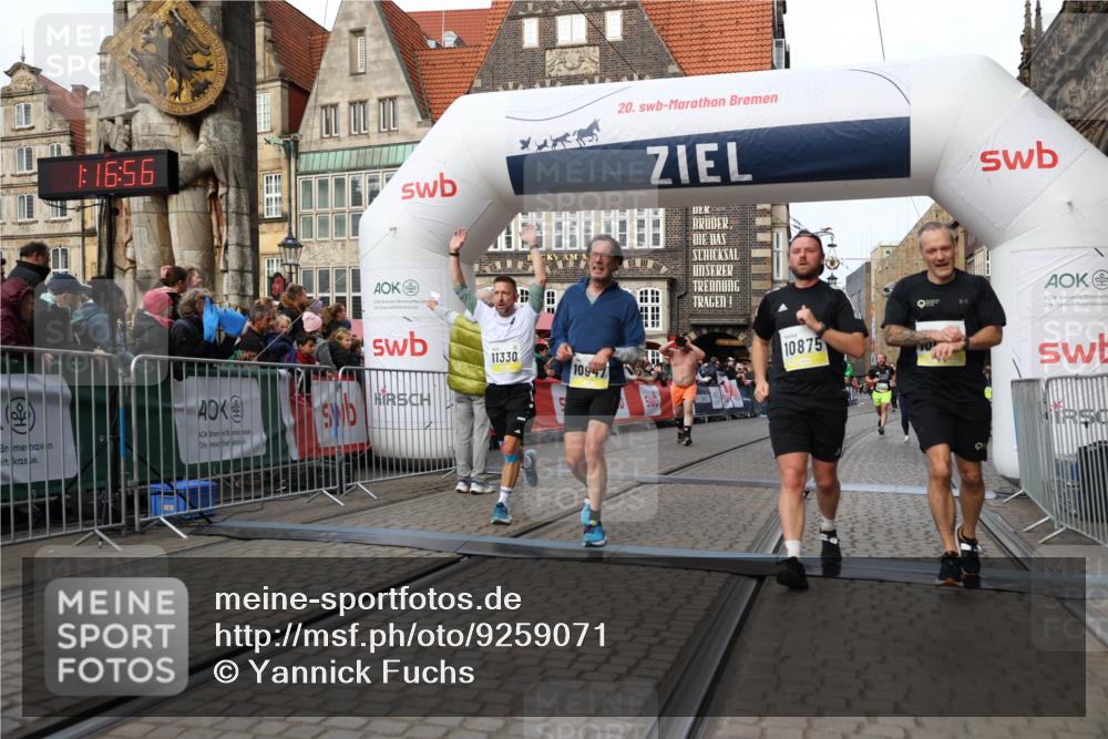 05.10.2025 - 20. swb-Marathon Bremen Yannick Fuchs http://msf.ph/oto/9259071 05.10.2025 10:47:46 Ziel 9339, 9377, 9924, 10073, 10676, 10850, 10875, 10947, 11330, 11409, 11708 meine-sportfotos.de